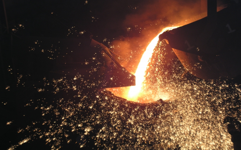 2004年，自建轉(zhuǎn)爐生產(chǎn)鋼水，成為實現(xiàn)鋼鐵全產(chǎn)業(yè)鏈條開閘源頭