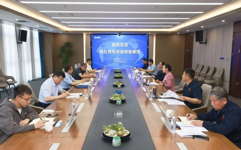 榮程集團(tuán)董事會(huì)主席張榮華與全國(guó)政協(xié)委員、甘肅省工信廳副廳長(zhǎng)黃寶榮座談交流