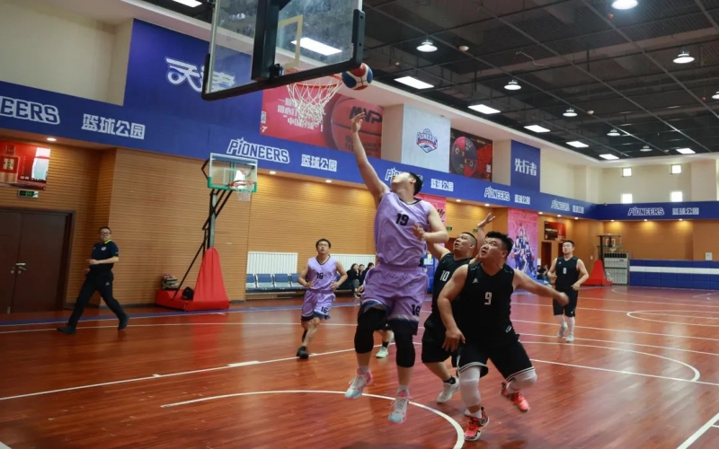 精彩對決引爆現(xiàn)場！榮程集團(tuán)第十四屆職工籃球賽半決賽戰(zhàn)績播報