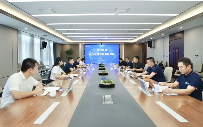 霍爾果斯經(jīng)濟(jì)開(kāi)發(fā)區(qū)黨工委委員、伊寧園區(qū)黨工委副書(shū)記、管委會(huì)主任潘熹一行到榮程集團(tuán)座談交流