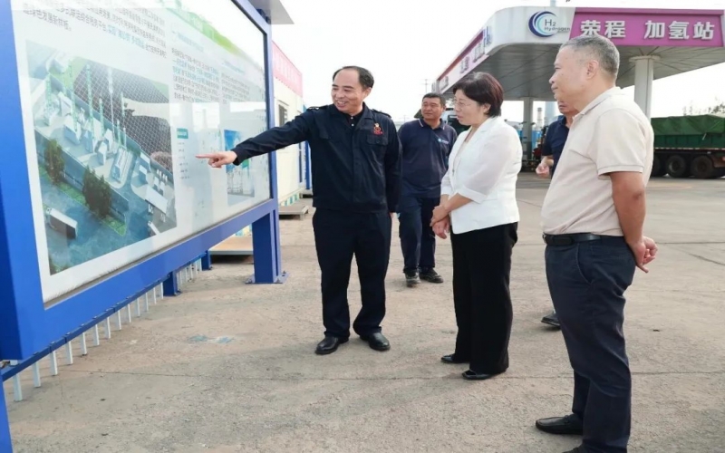 靜海區(qū)政協(xié)副主席、黨組成員于清一行到榮程集團參觀調(diào)研