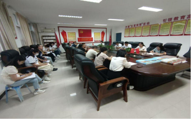 逐夢青藍(lán)，薪火相傳——略陽榮程中學(xué)2024——2025學(xué)年“青藍(lán)工程”師徒結(jié)對啟動儀式圓滿完成