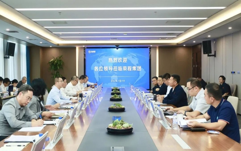 內(nèi)江市威遠縣委書記蘭徐、內(nèi)江市經(jīng)濟合作局黨組書記王昌雄一行到榮程集團考察交流