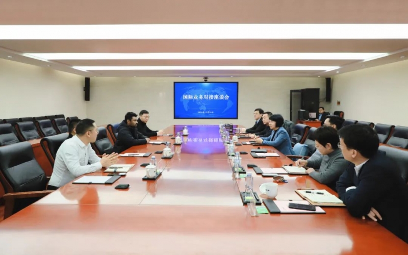 榮程集團(tuán)黨委書記、融誠物產(chǎn)總經(jīng)理張穎與多家客戶開展國際業(yè)務(wù)座談交流