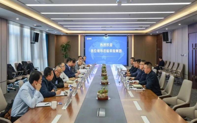 包頭市九原區(qū)委副書記、區(qū)長劉小平到榮程集團(tuán)調(diào)研交流