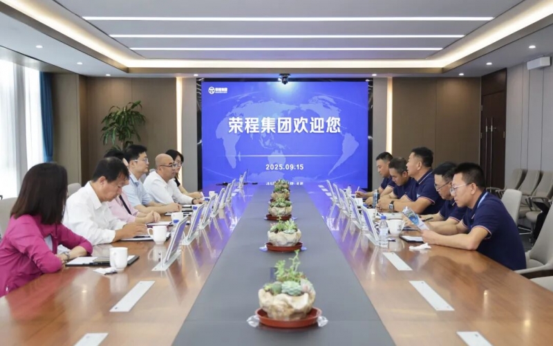 新疆生產(chǎn)建設(shè)兵團第十四師昆玉市黨委常委、副師長王鑫到訪榮程集團