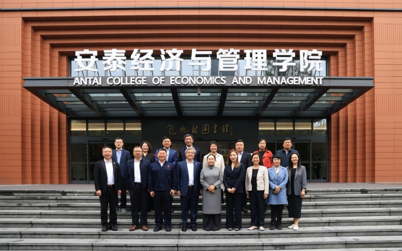 榮程集團(tuán)董事會(huì)主席張榮華一行赴上海交通大學(xué)考察交流