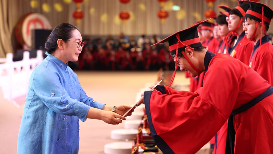 金秋揚(yáng)帆，逐夢(mèng)遠(yuǎn)航！榮程學(xué)子成人禮儀式